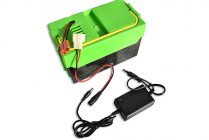 Nabíječka 24V / 1000mA s LED diodou a nástavcem pro nabíjení boxu s baterií mimo vozítko
