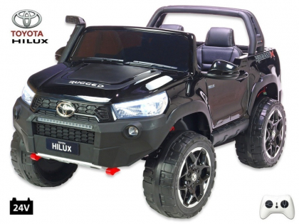 Toyota Hilux černá - 1.jpg