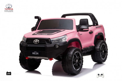 Toyota Hilux růžová - 1.jpg